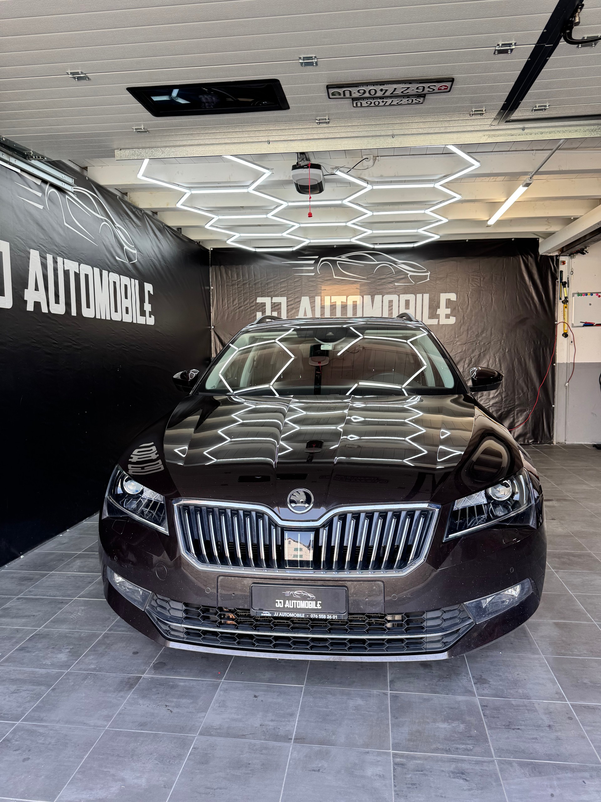SKODA Superb Combi 2.0 TDi Ambition 4x4 DSG-image-1
