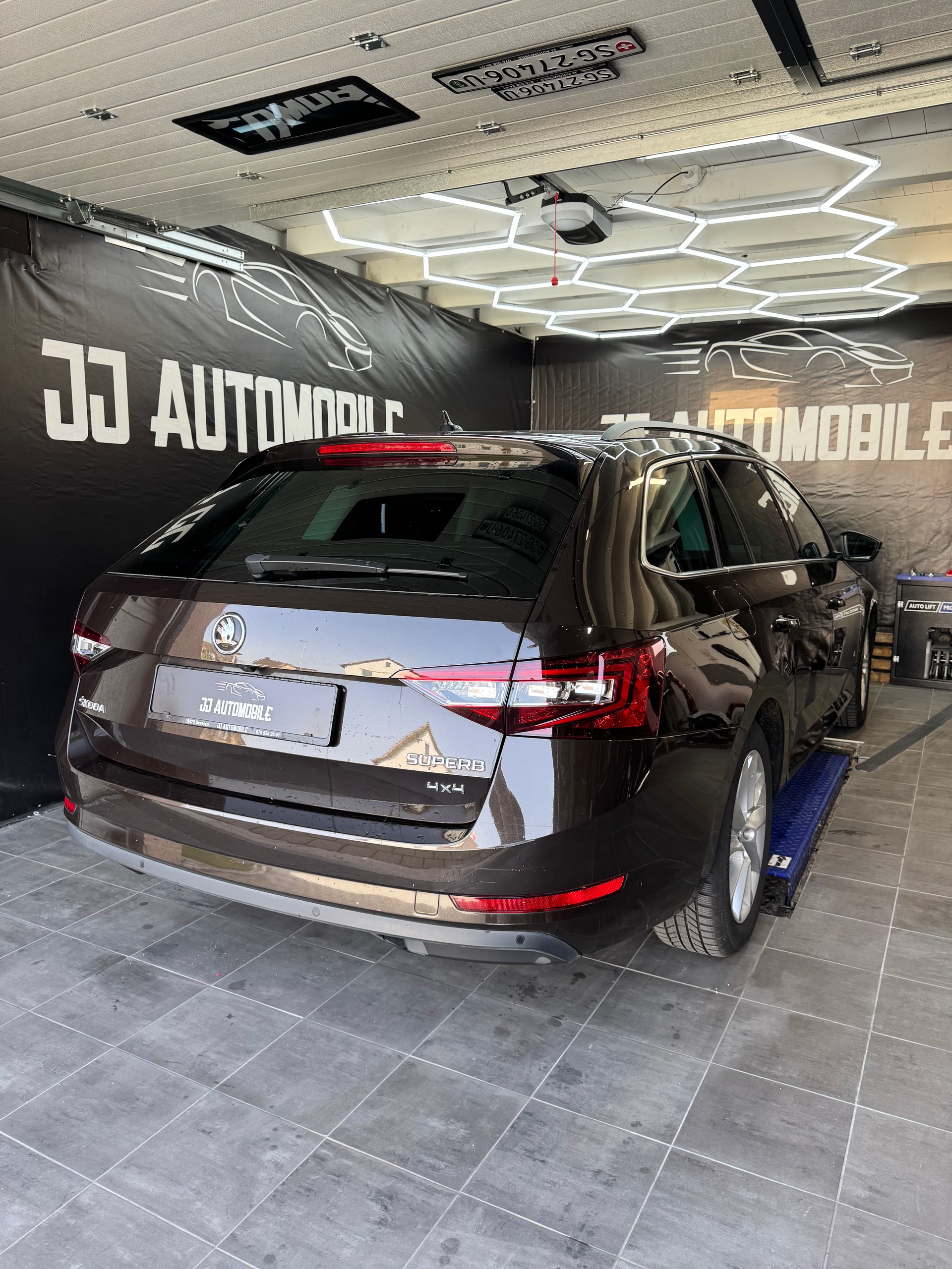 SKODA Superb Combi 2.0 TDi Ambition 4x4 DSG-image-3