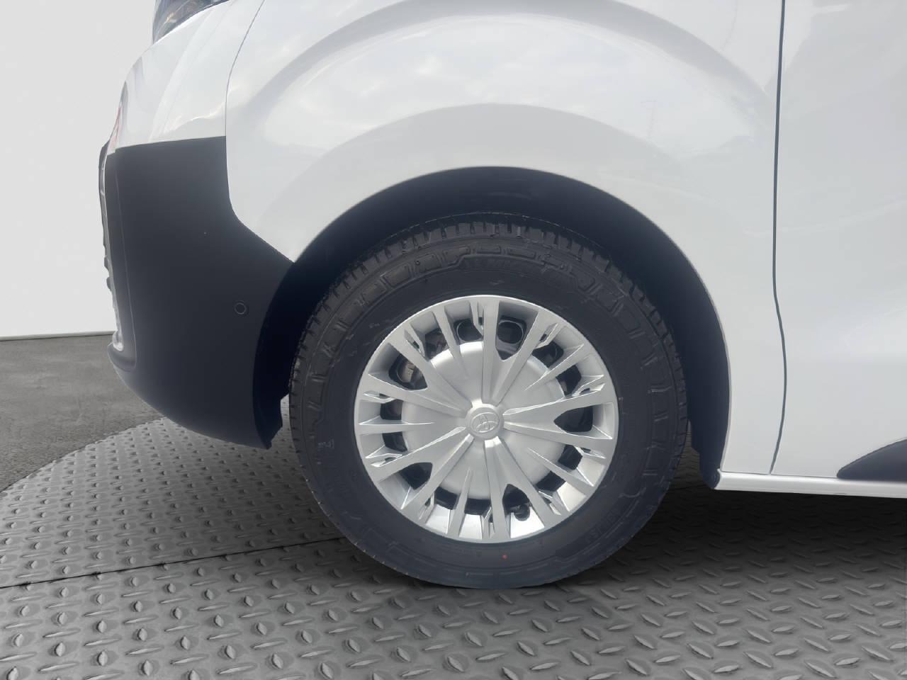 TOYOTA PROACE Van L2 2.2 D Advanced-image-8