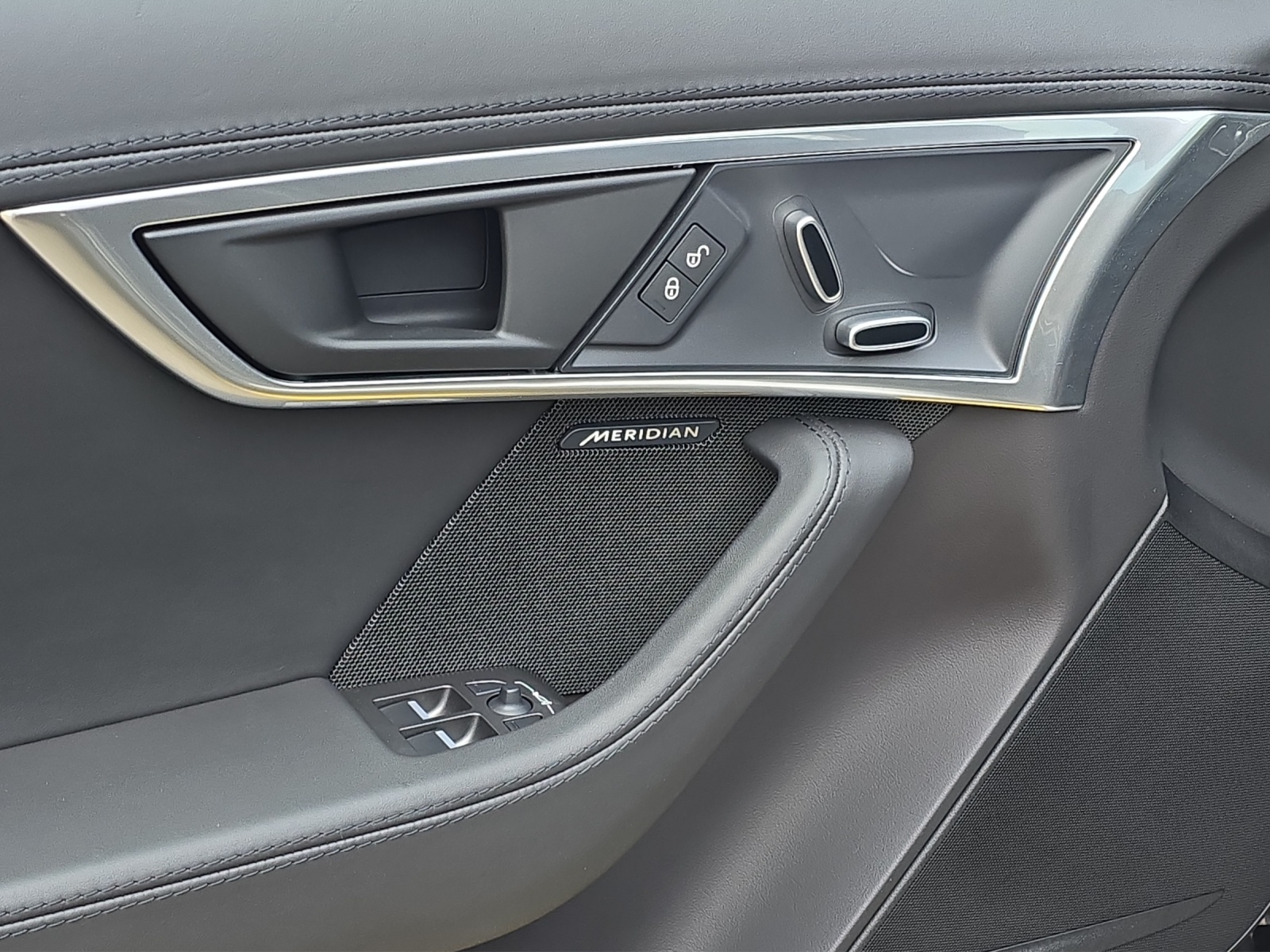 JAGUAR F-Type 2.0 I4 R-Dynamic Automatik-image-28