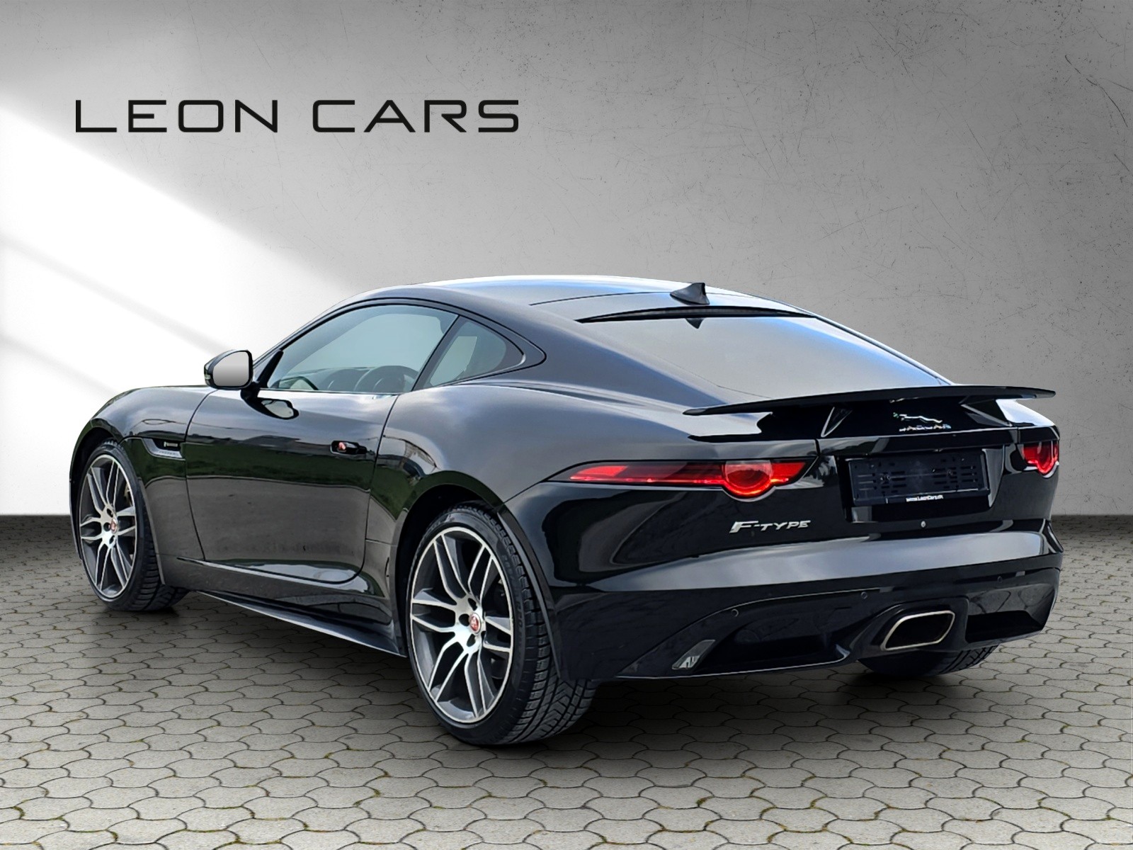 JAGUAR F-Type 2.0 I4 R-Dynamic Automatik-showroom-element-2