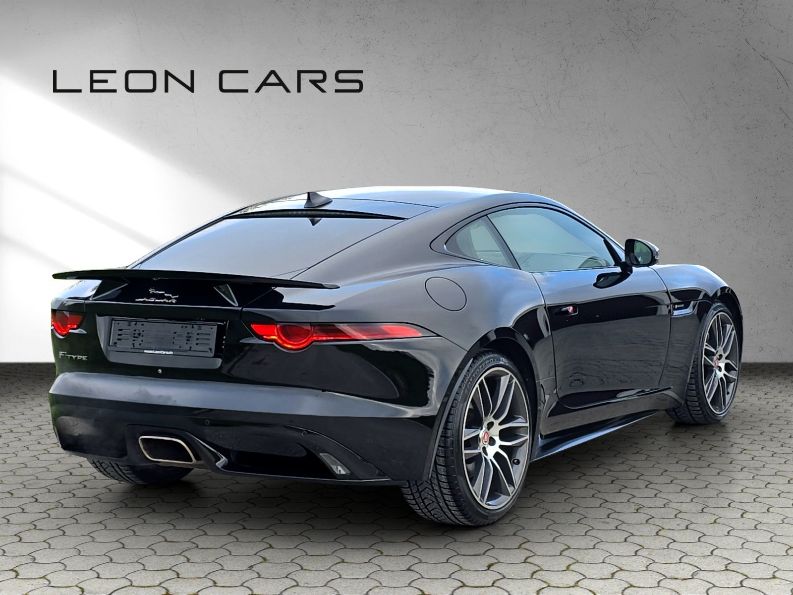 JAGUAR F-Type 2.0 I4 R-Dynamic Automatik-showroom-element-3