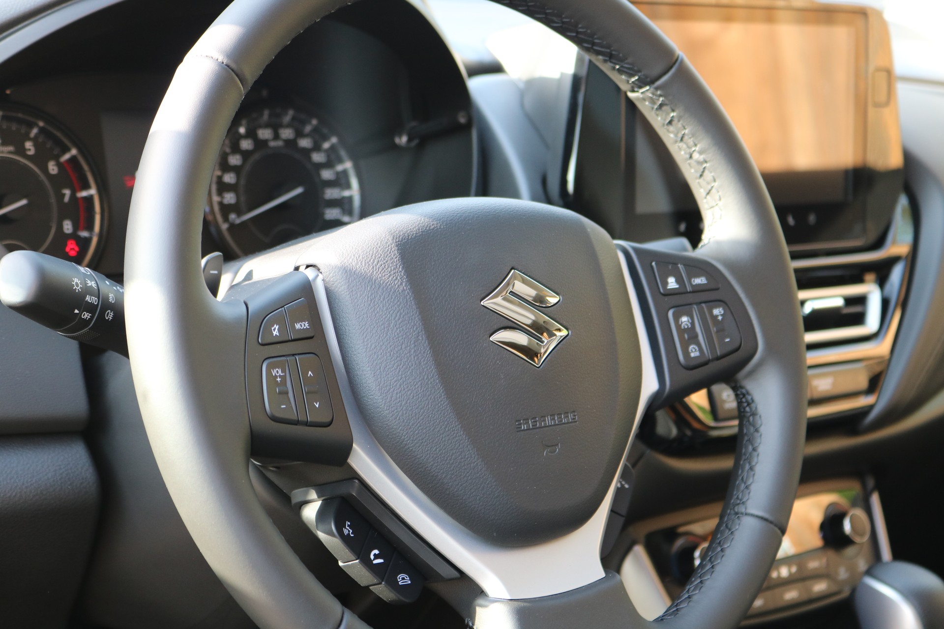 SUZUKI S-Cross 1.4T Compact Top 4WD Automatic-image-5