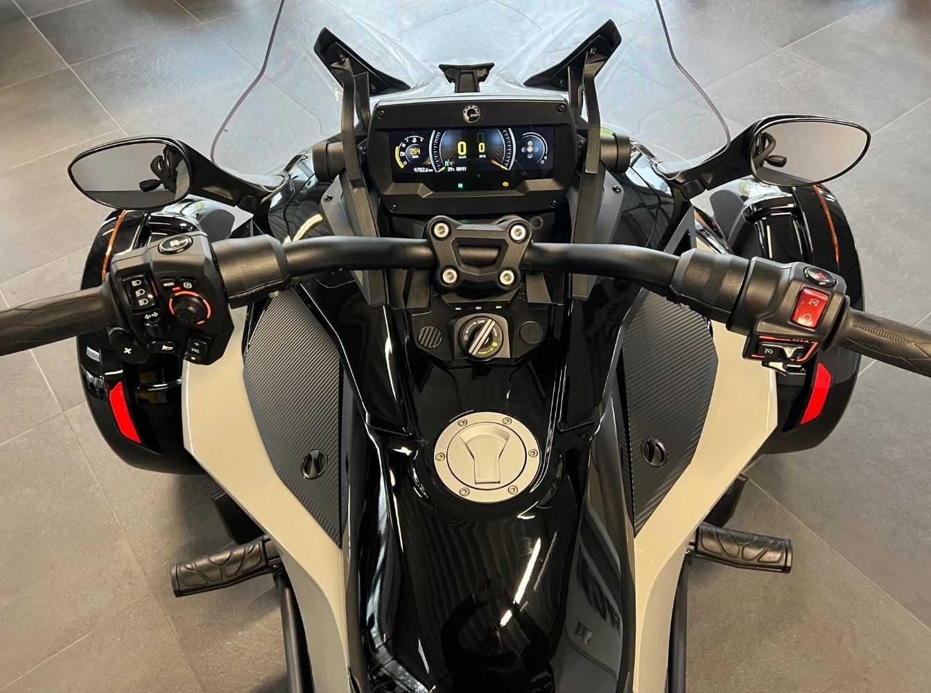 CAN-AM Spyder F3-LTD Special Special Series SE6-image-9