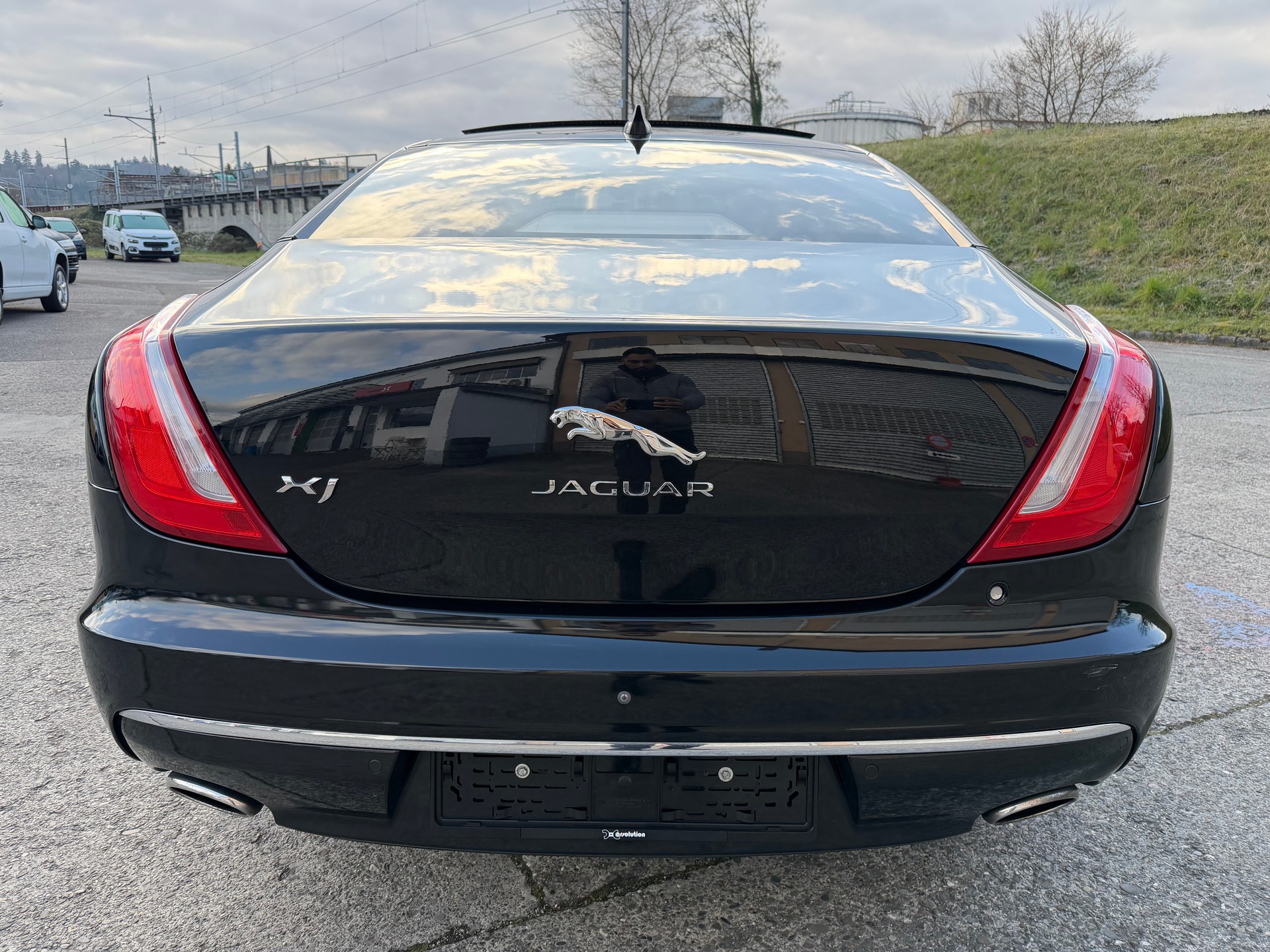 JAGUAR XJ 3.0d Luxury V6 Automatic-showroom-element-3