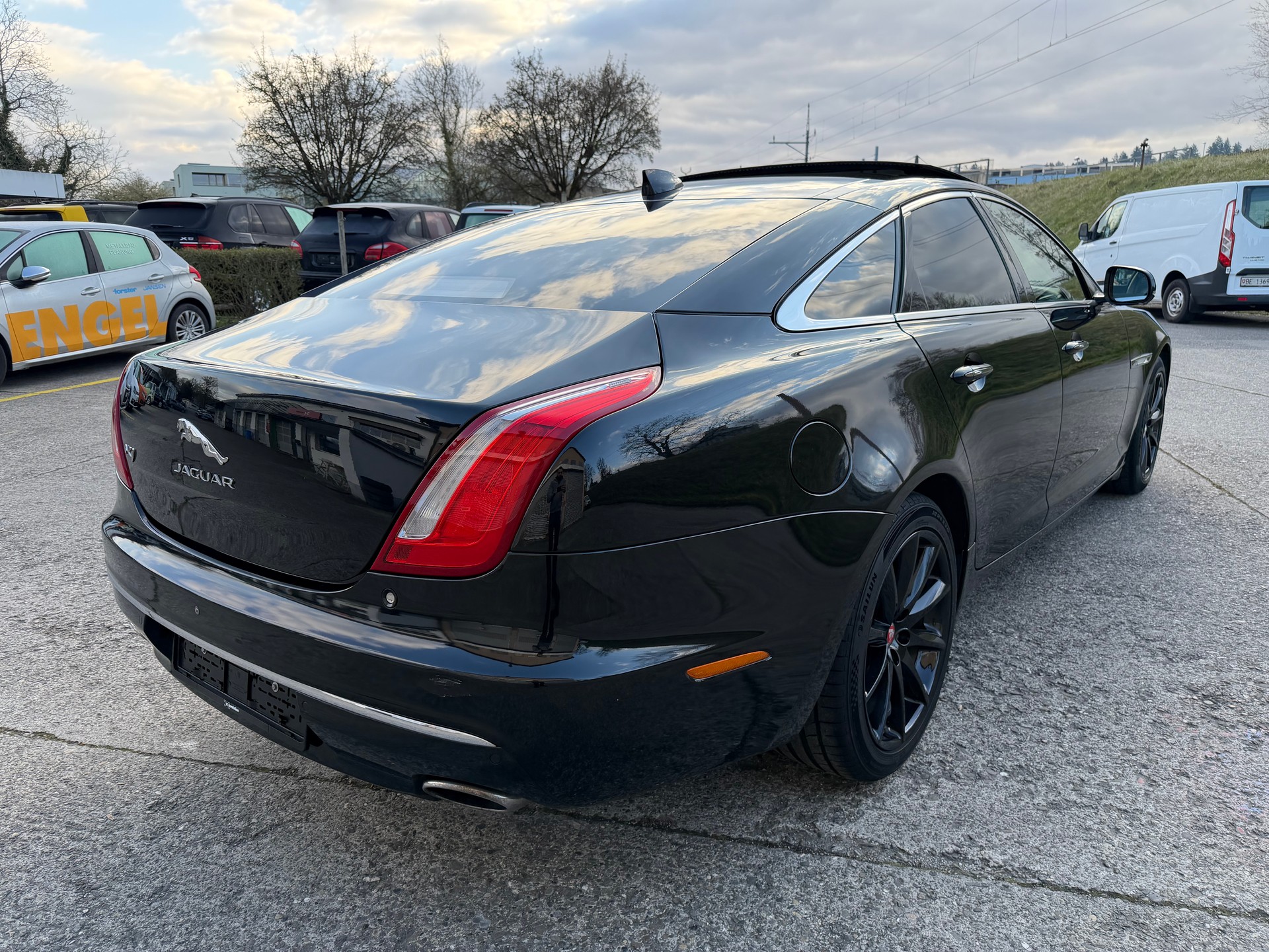 JAGUAR XJ 3.0d Luxury V6 Automatic-image-4