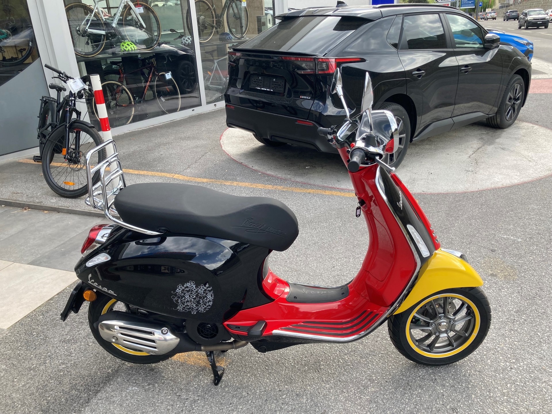 PIAGGIO Vespa 125 Primavera Disney Mickey Mouse Edition-image-6