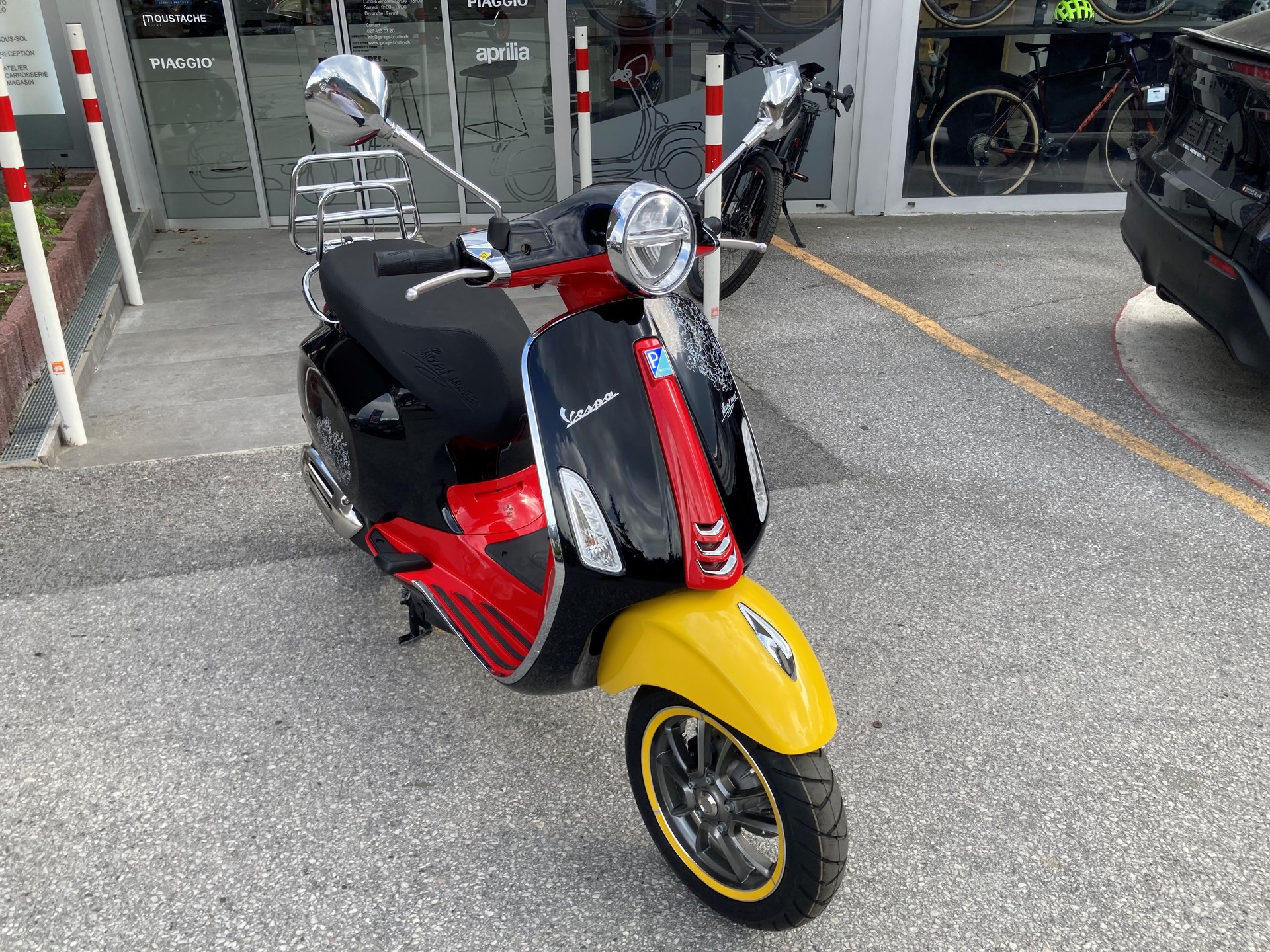 PIAGGIO Vespa 125 Primavera Disney Mickey Mouse Edition-image-5