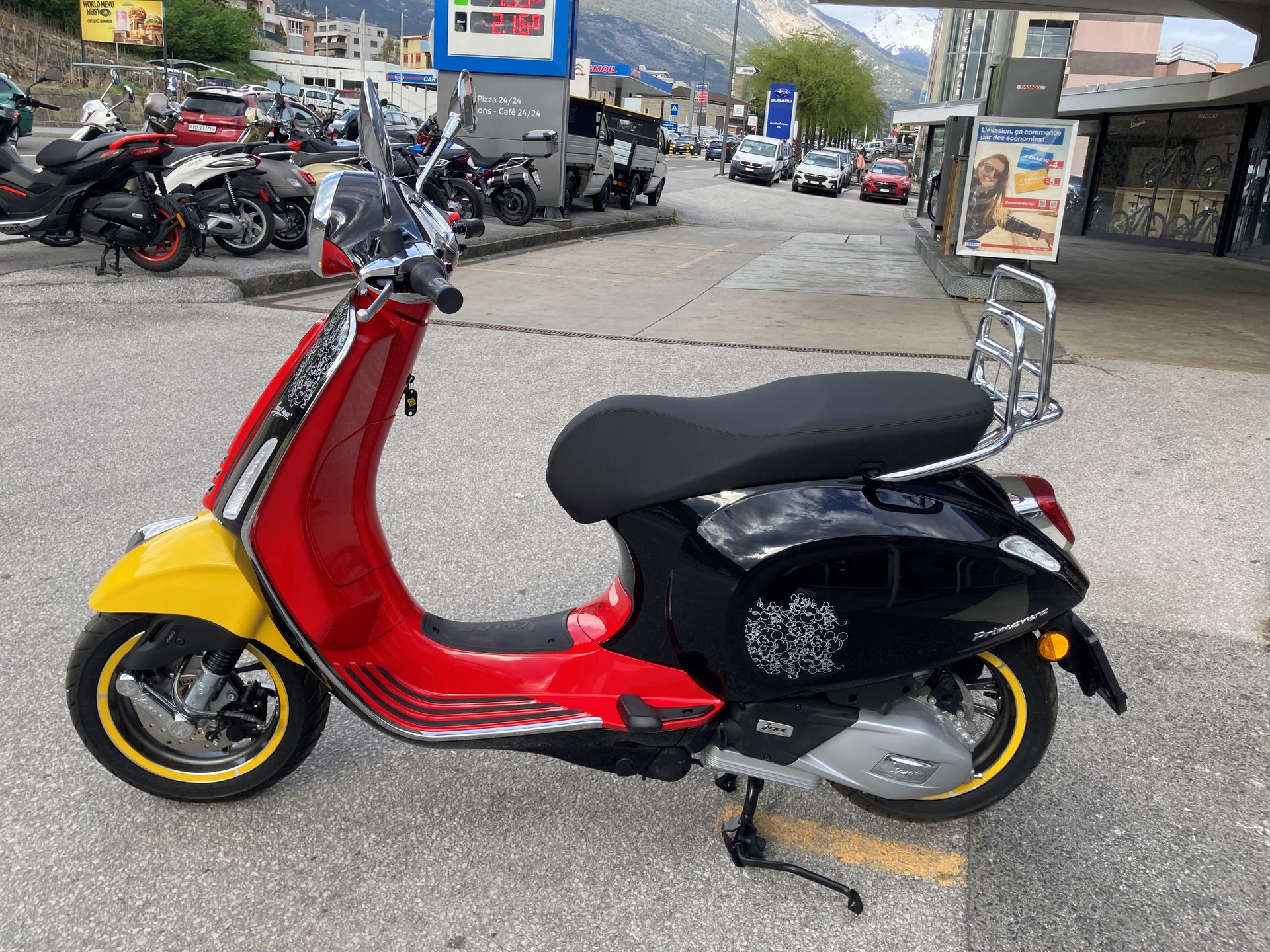 PIAGGIO Vespa 125 Primavera Disney Mickey Mouse Edition-image-2