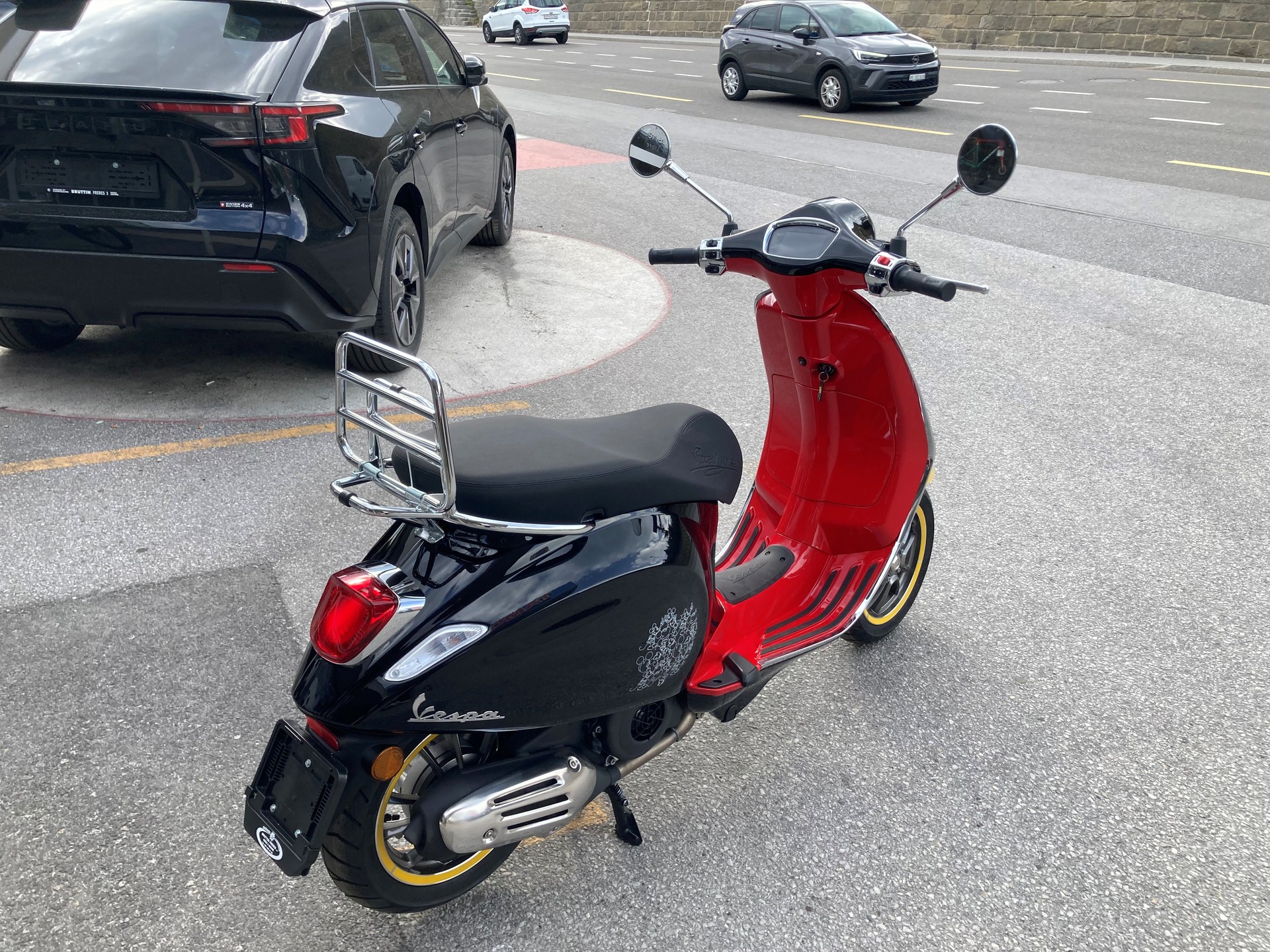 PIAGGIO Vespa 125 Primavera Disney Mickey Mouse Edition-image-7