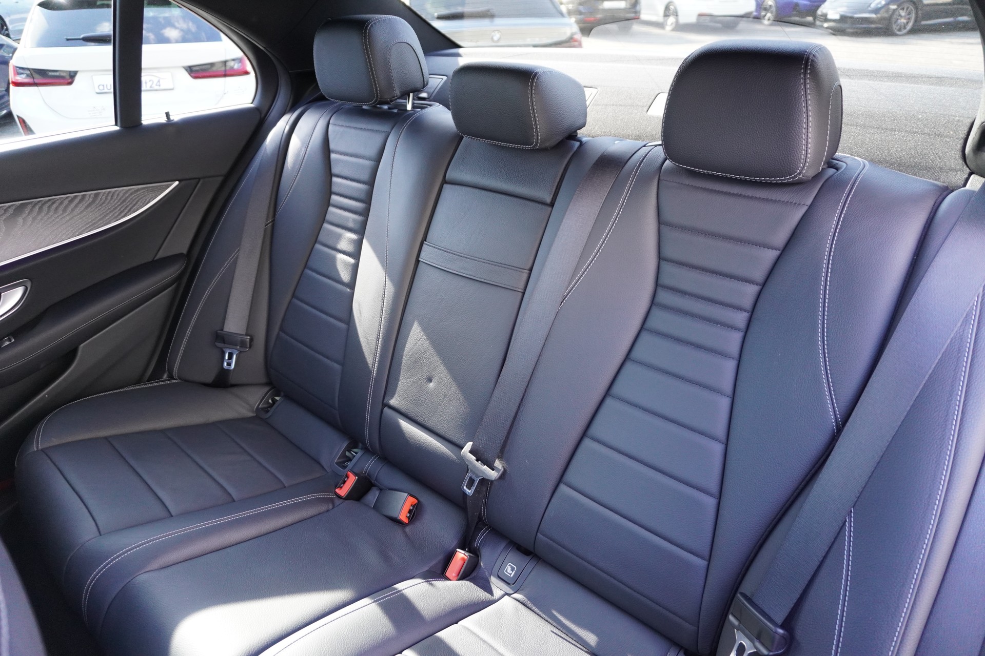 MERCEDES-BENZ E 200 4Matic Avantgarde 9G-Tronic AMG LINE!!!-image-18