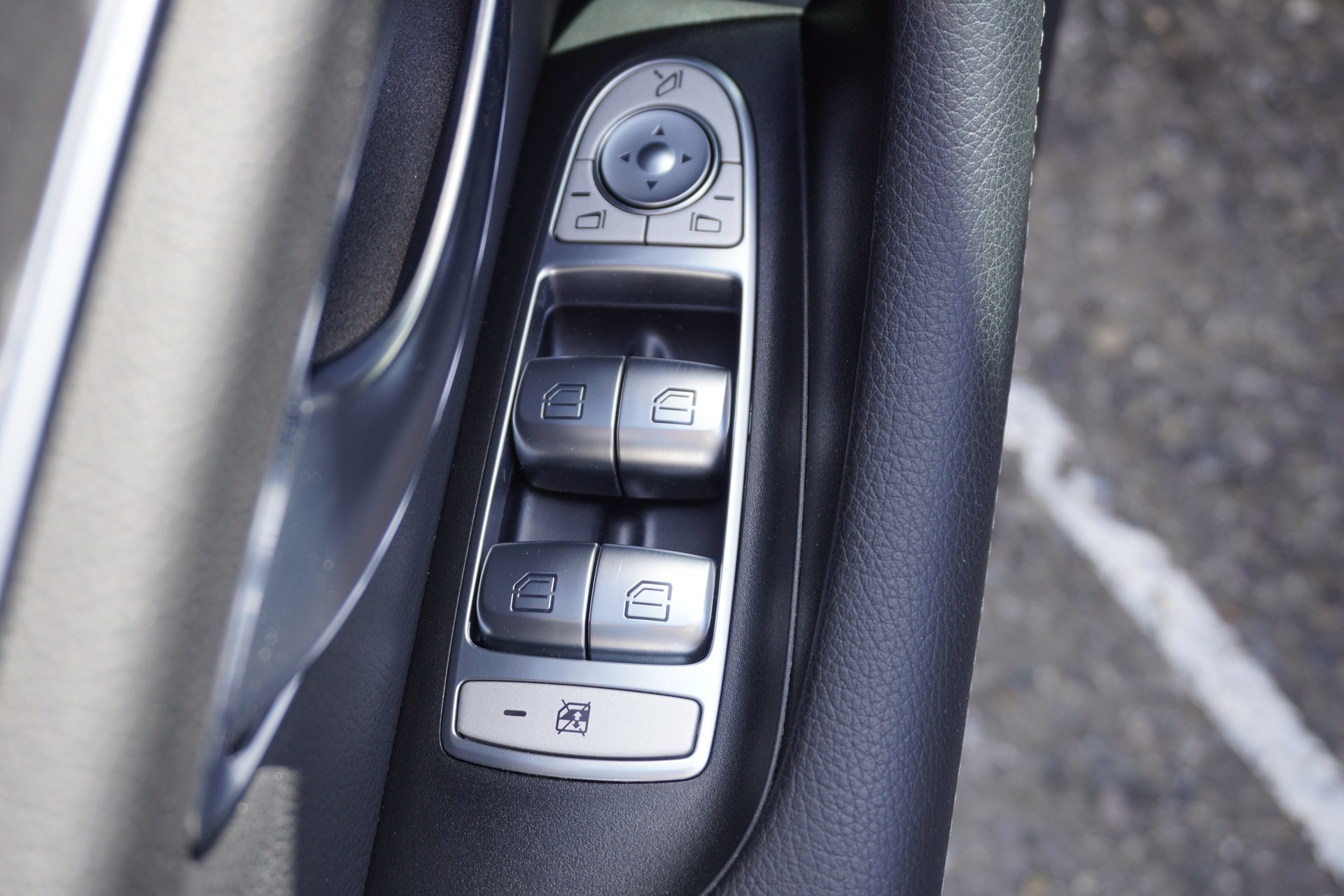 MERCEDES-BENZ E 200 4Matic Avantgarde 9G-Tronic AMG LINE!!!-image-14
