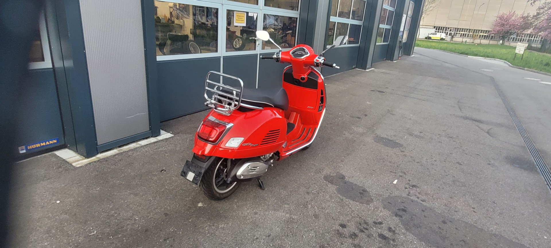 PIAGGIO Vespa GTS 300 ABS-image-2