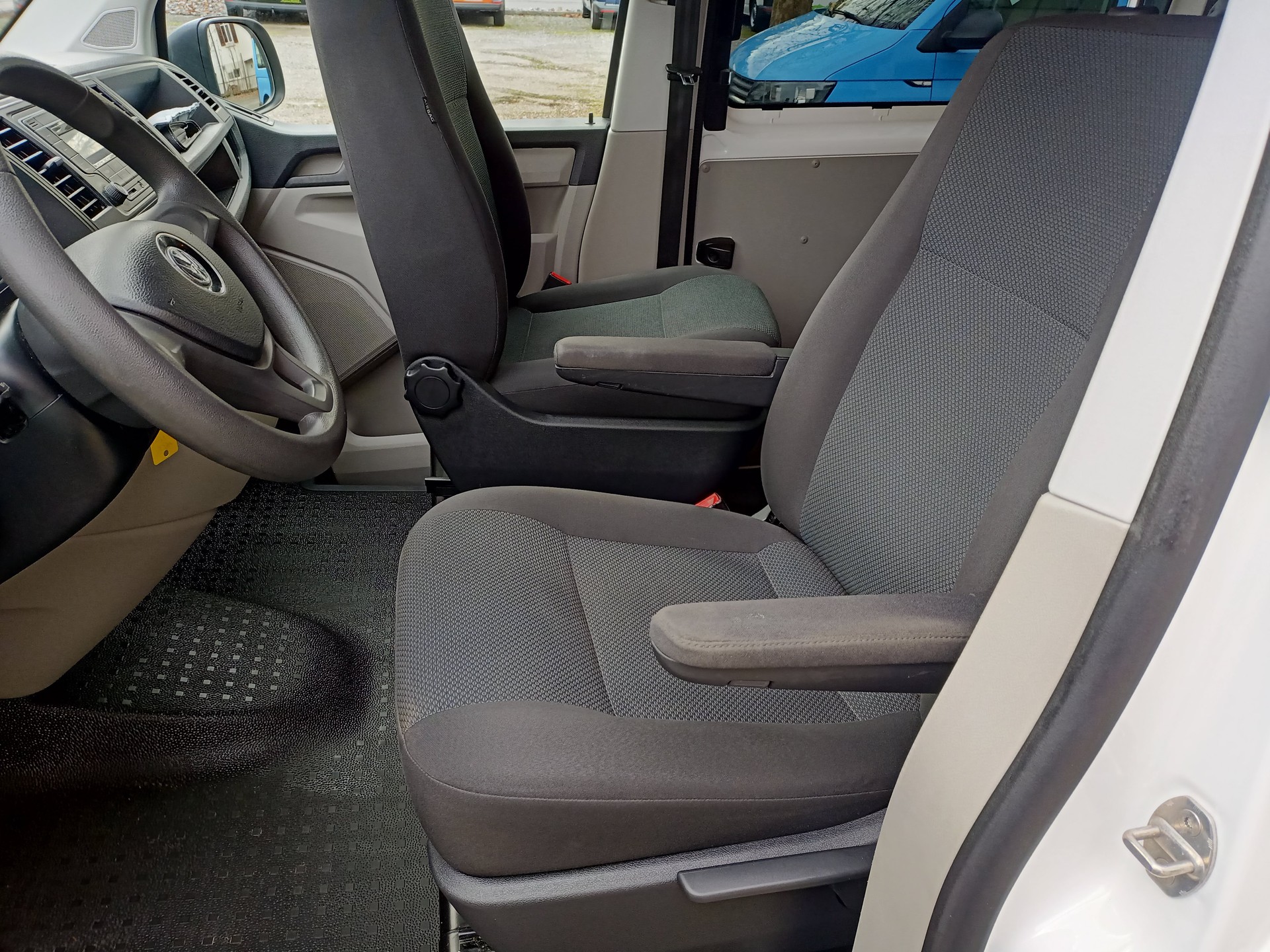 VW T6.1 2.0 TDI 115PS MareMonti COMFORT Camper 5Sitze-image-9
