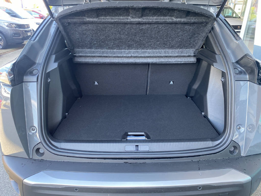PEUGEOT 2008 1.2 Hybrid 145 Allure-image-8