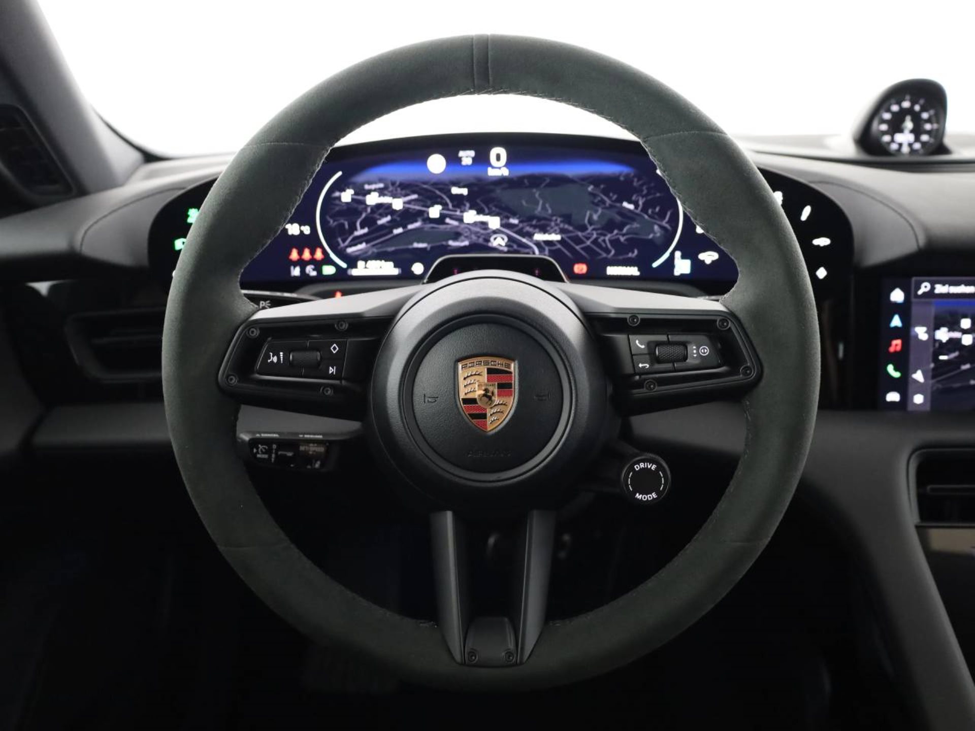 PORSCHE Taycan 4 Cross Turismo-image-16
