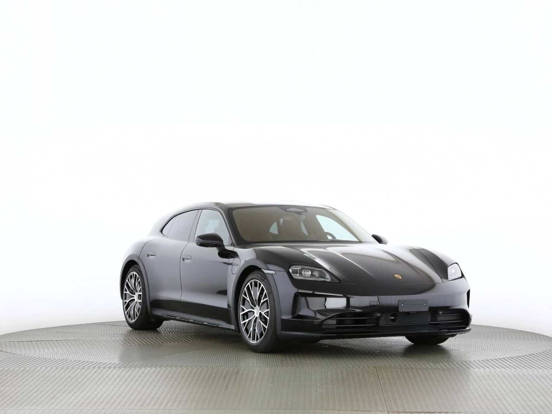 PORSCHE Taycan 4 Cross Turismo-image-15