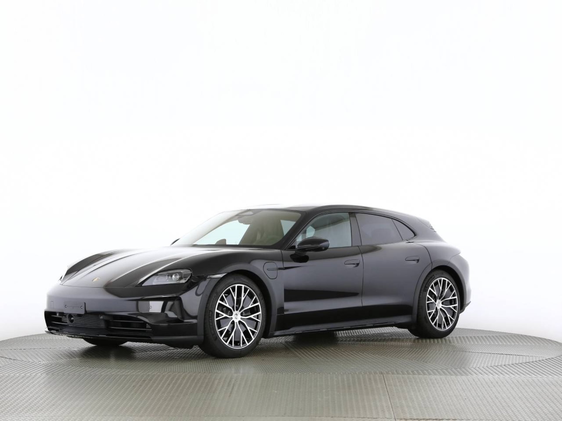 PORSCHE Taycan 4 Cross Turismo-image-11