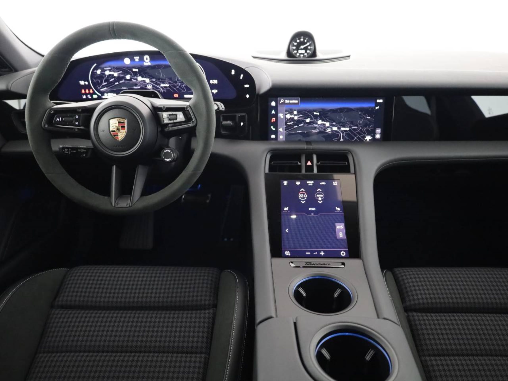 PORSCHE Taycan 4 Cross Turismo-image-18