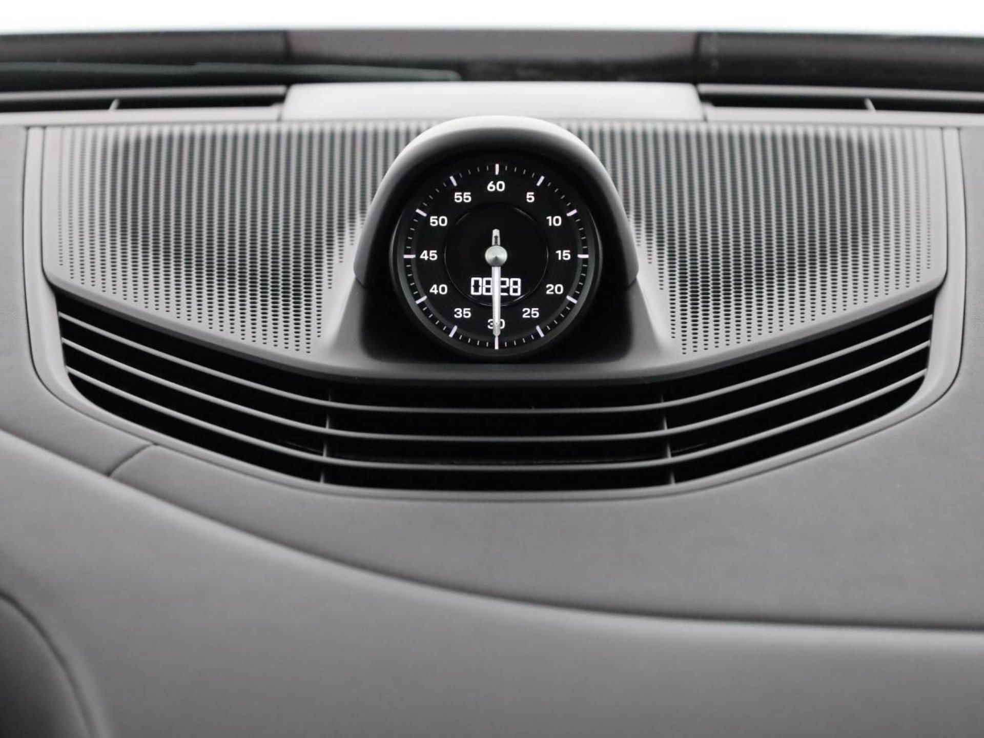 PORSCHE Taycan 4 Cross Turismo-image-26