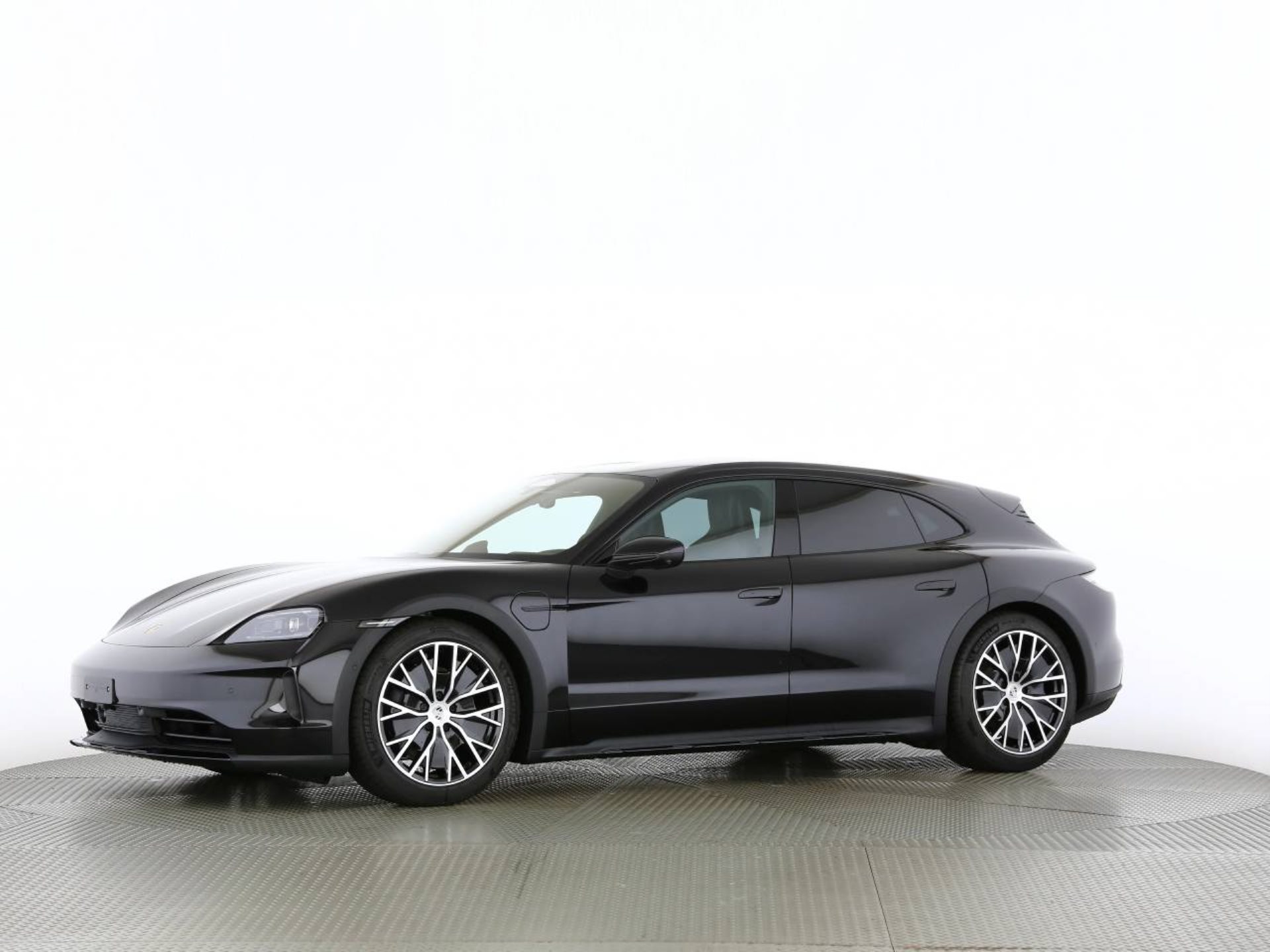 PORSCHE Taycan 4 Cross Turismo-image-10