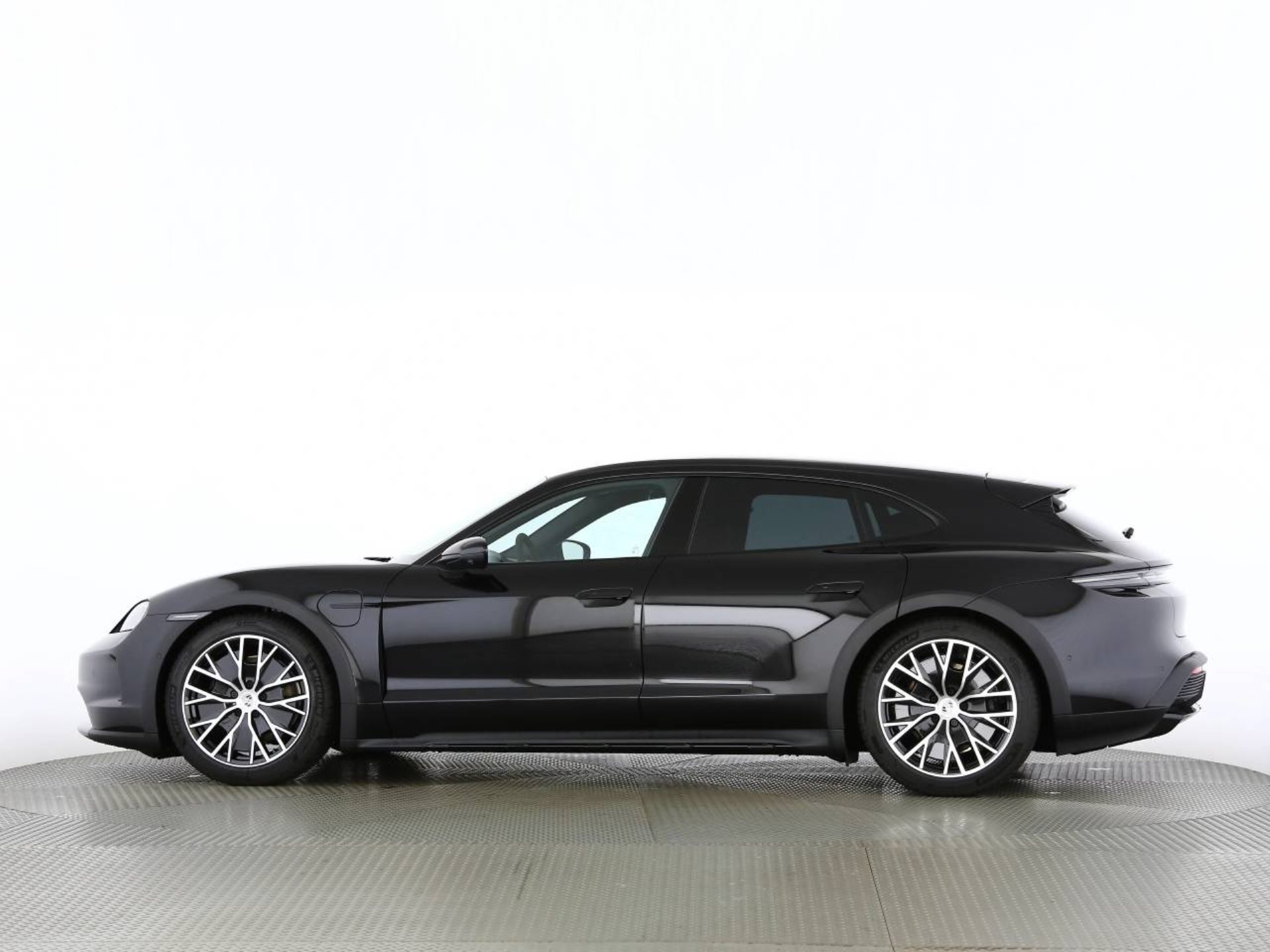 PORSCHE Taycan 4 Cross Turismo-image-9