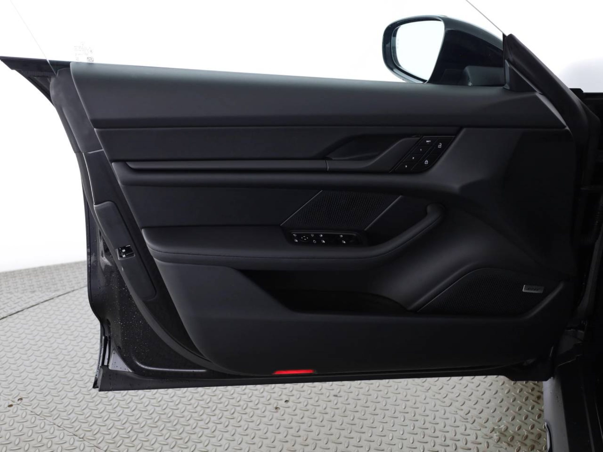 PORSCHE Taycan 4 Cross Turismo-image-23