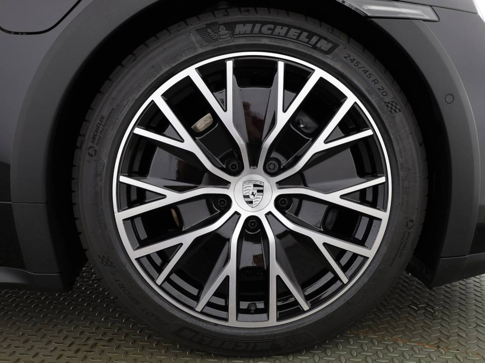 PORSCHE Taycan 4 Cross Turismo-image-25