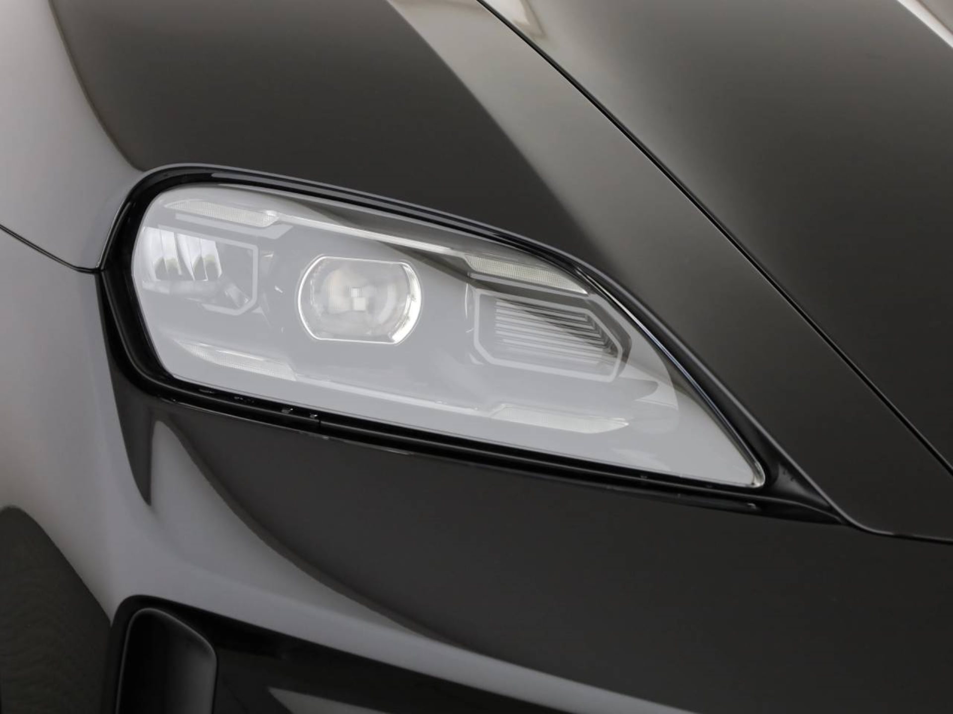PORSCHE Taycan 4 Cross Turismo-image-24