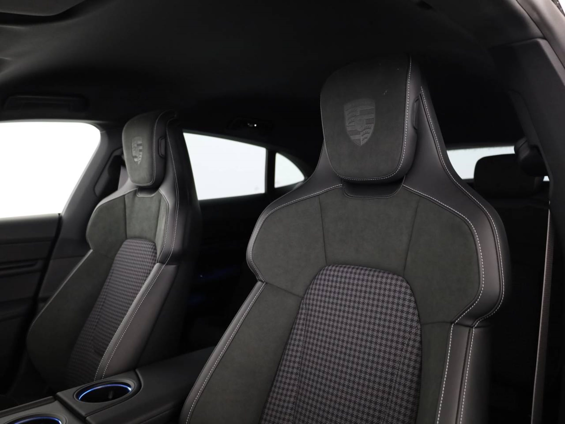 PORSCHE Taycan 4 Cross Turismo-image-4