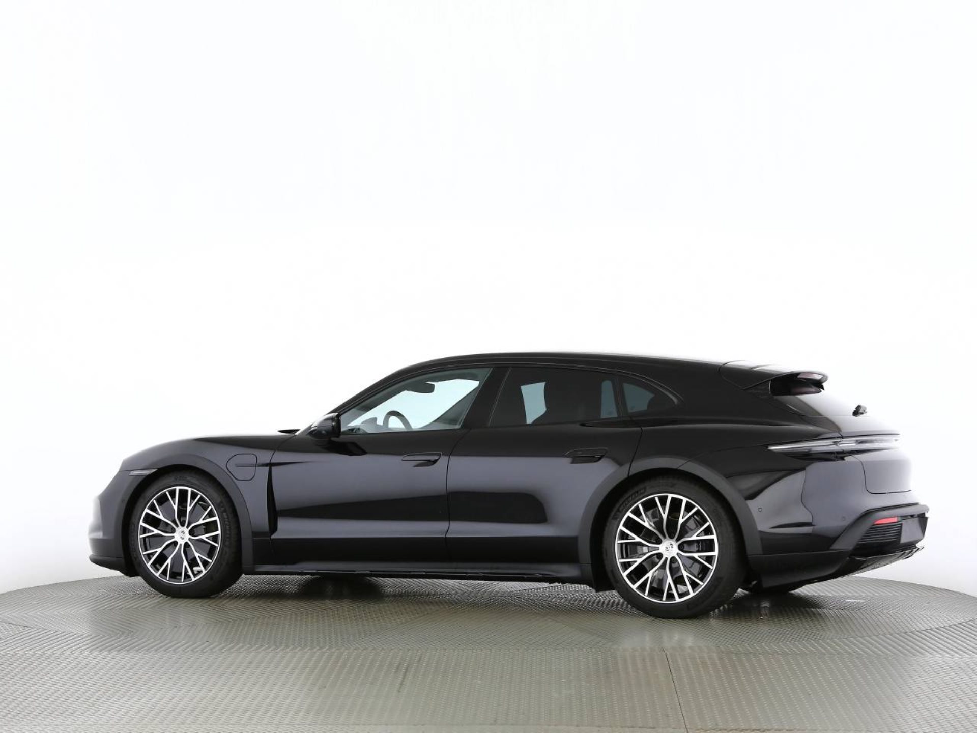 PORSCHE Taycan 4 Cross Turismo-image-8