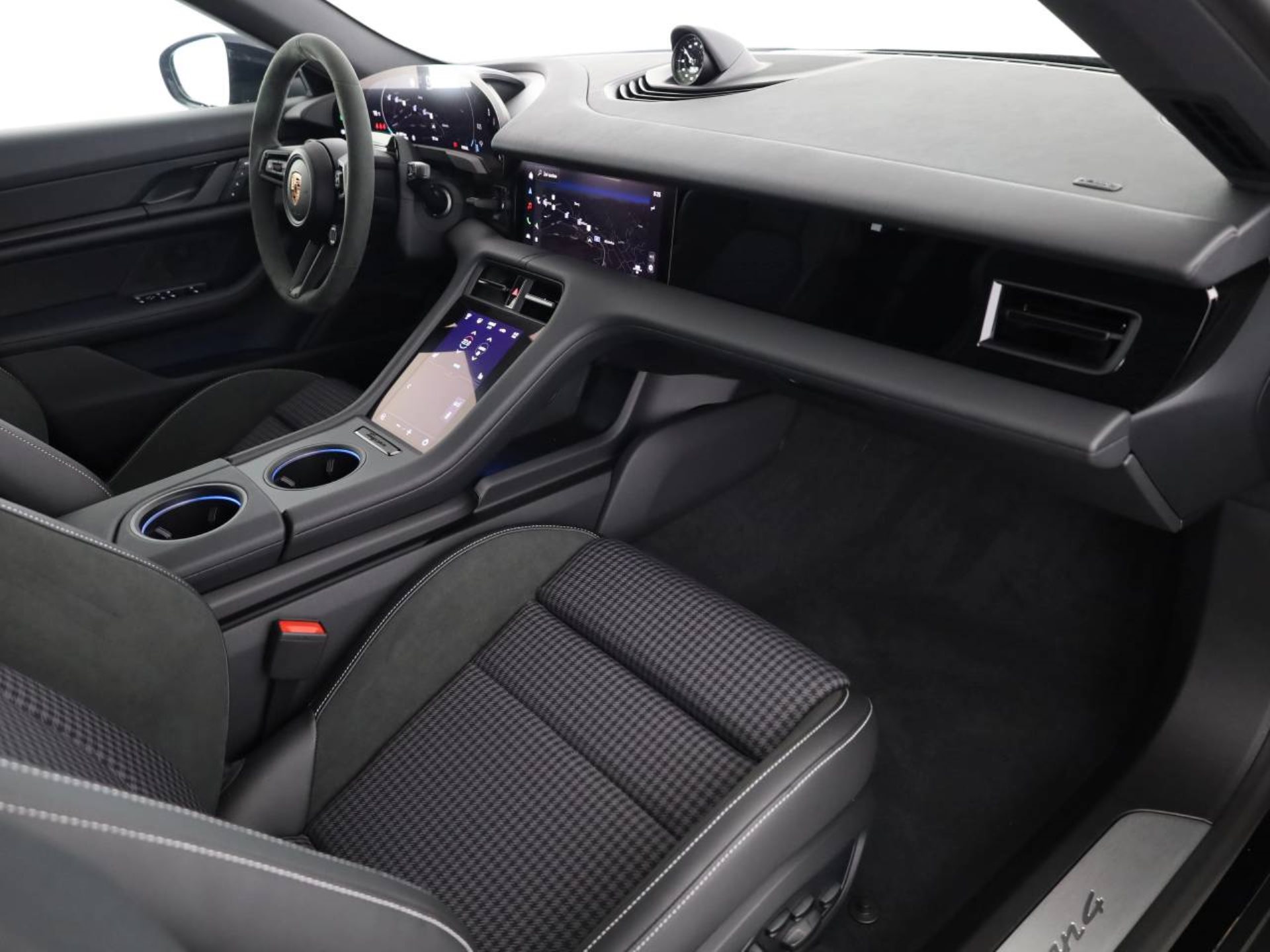 PORSCHE Taycan 4 Cross Turismo-image-20