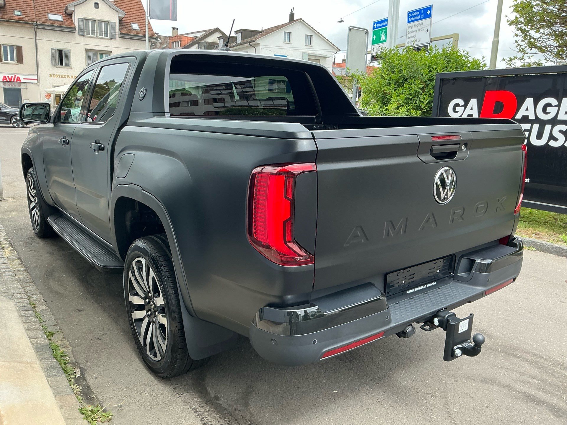 VW Amarok 3.0 TDI 241 PS AVENTURA 4MOTION *** FAHRZEUG IST GRAU MATT FOLIERT ***-image-5