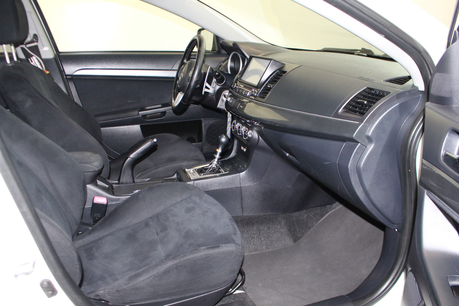 MITSUBISHI Lancer Sportback 2.0 T MIVEC Ralliart S-image-10
