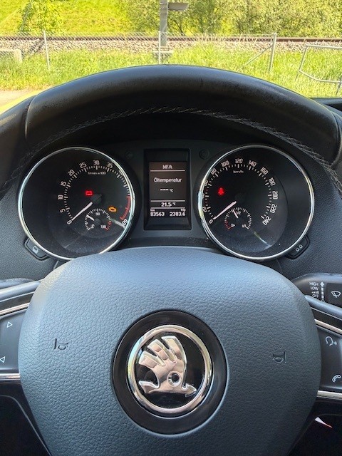 SKODA Yeti 2.0 TDI Active 4x4-image-11