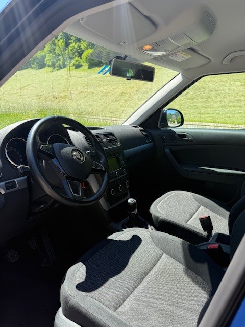 SKODA Yeti 2.0 TDI Active 4x4-image-8