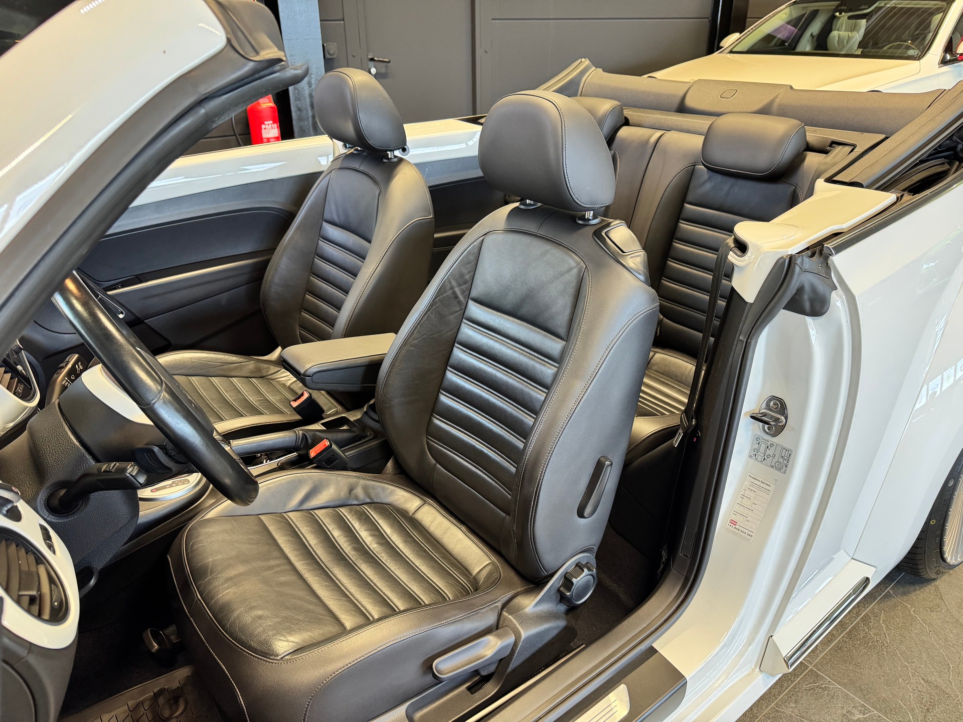 VW Beetle Cabrio 1.2 TSI DSG *AVA-MAGGIOLINO2026*-image-12