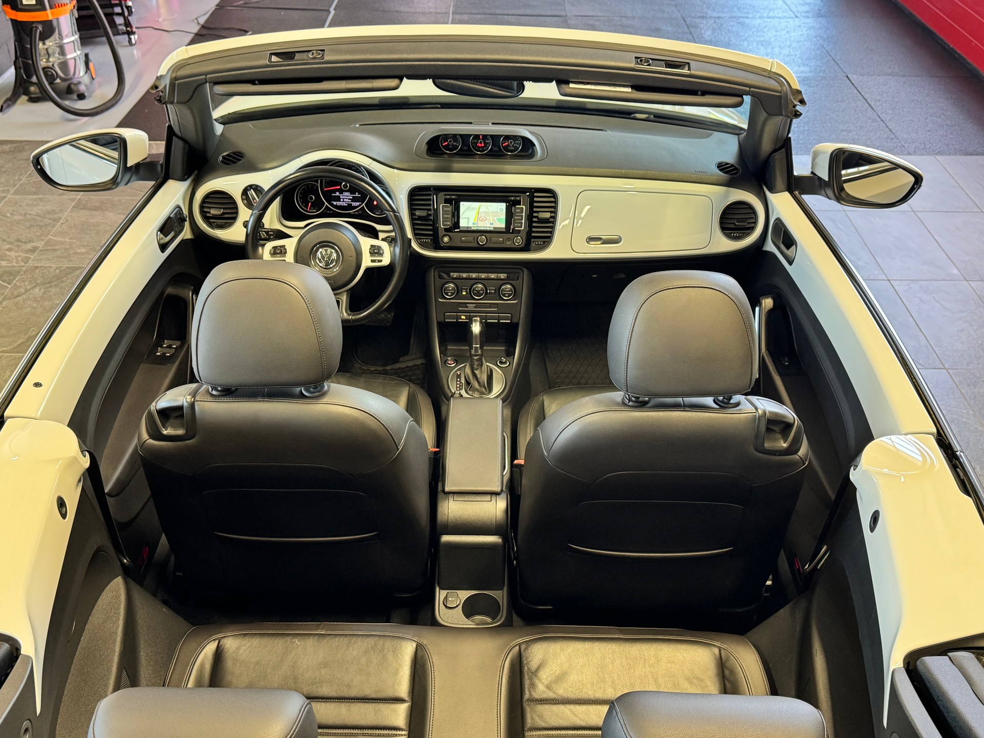 VW Beetle Cabrio 1.2 TSI DSG *AVA-MAGGIOLINO2026*-image-9