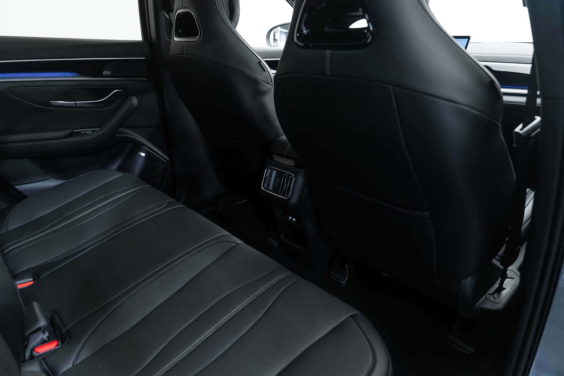 BYD Seal U DM-i PHEV Design AWD 324PS Automat-image-13