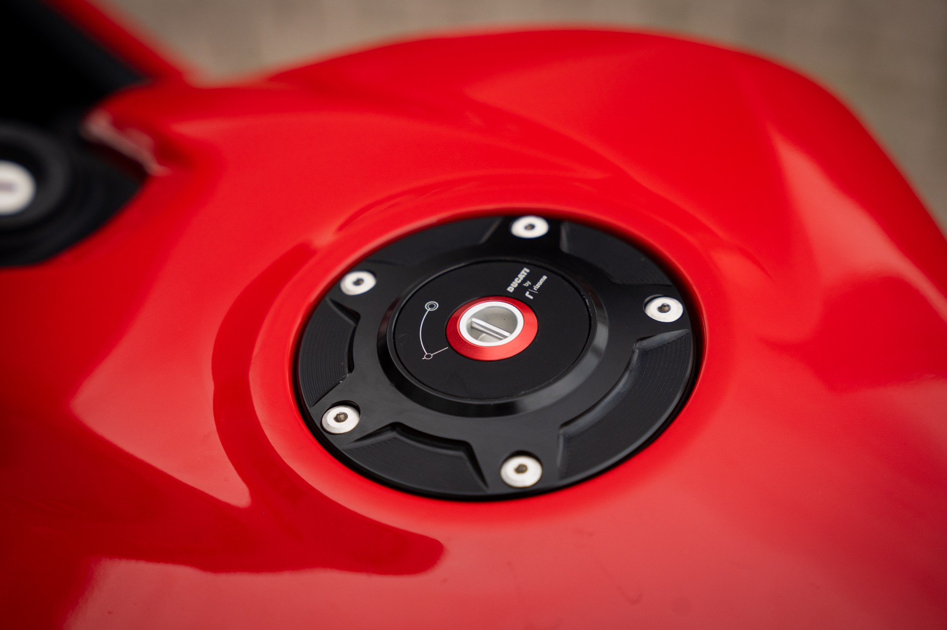 DUCATI Panigale V2-image-8