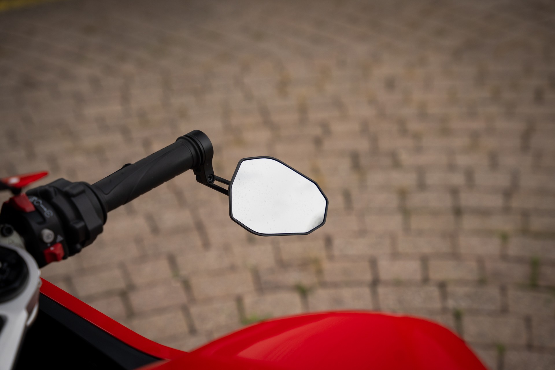 DUCATI Panigale V2-image-5