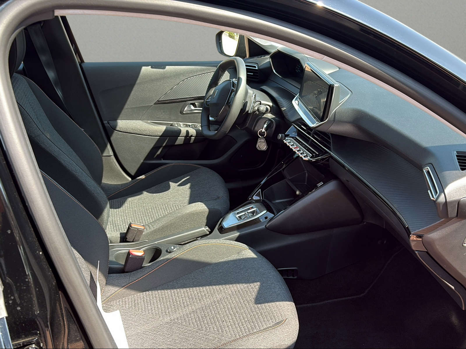 PEUGEOT 208 1.2 MHEV 100 Style-image-10