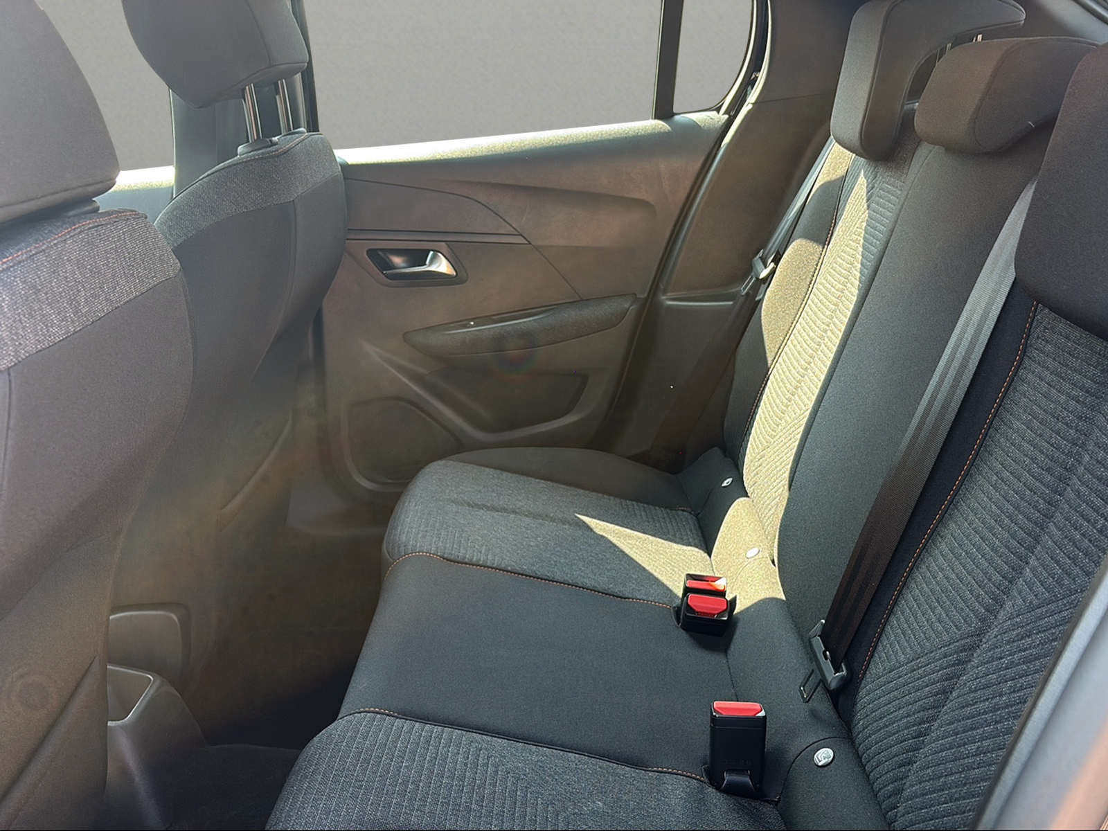 PEUGEOT 208 1.2 MHEV 100 Style-image-6