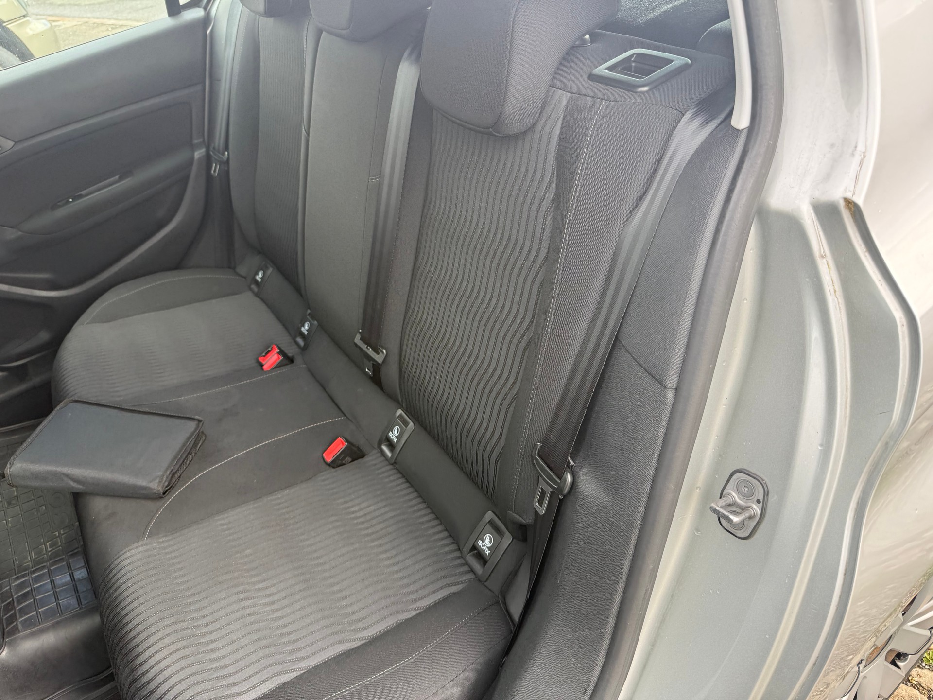 PEUGEOT 308 1.6 BlueHDI Style Automatic-image-5