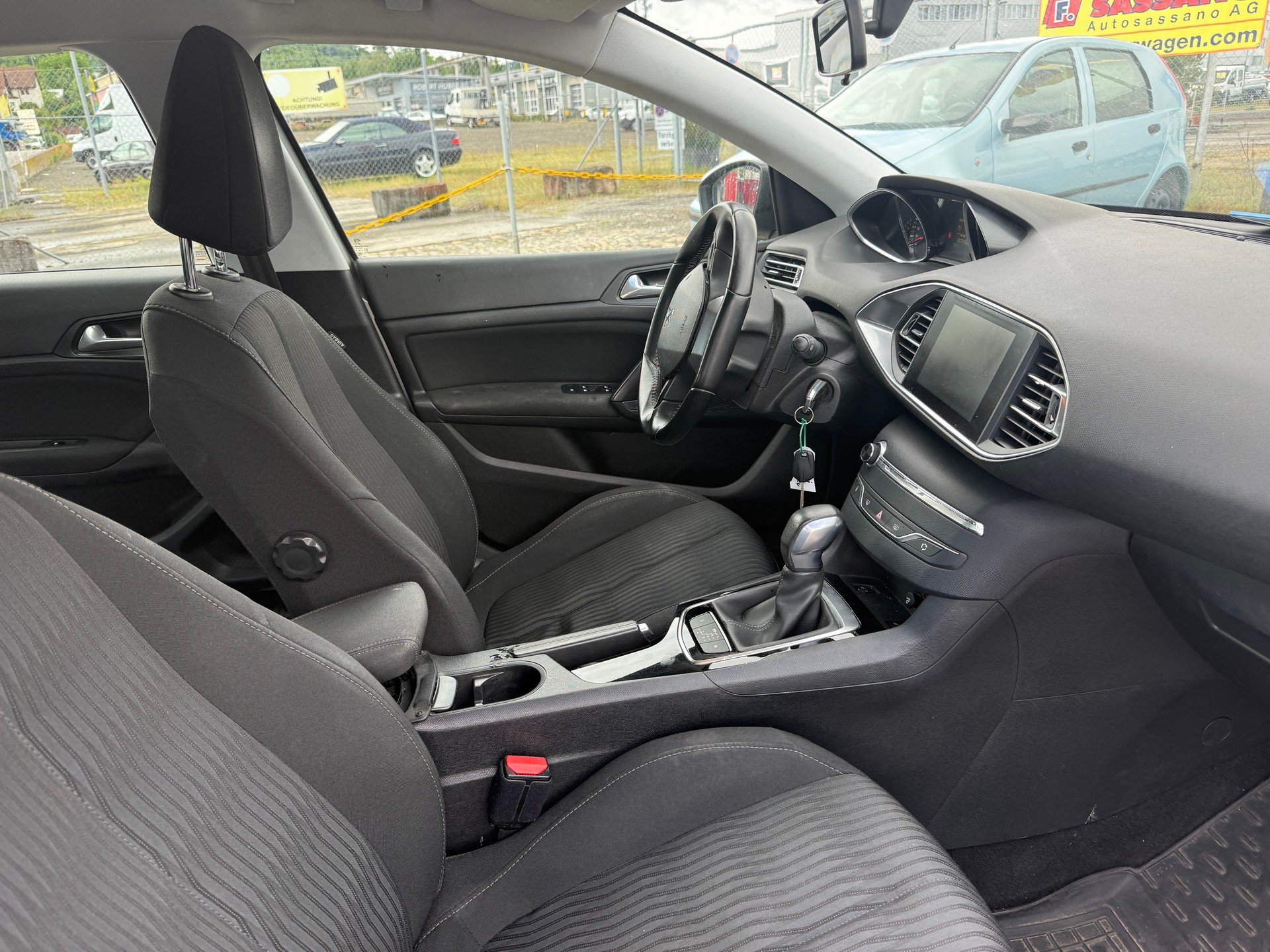 PEUGEOT 308 1.6 BlueHDI Style Automatic-image-4