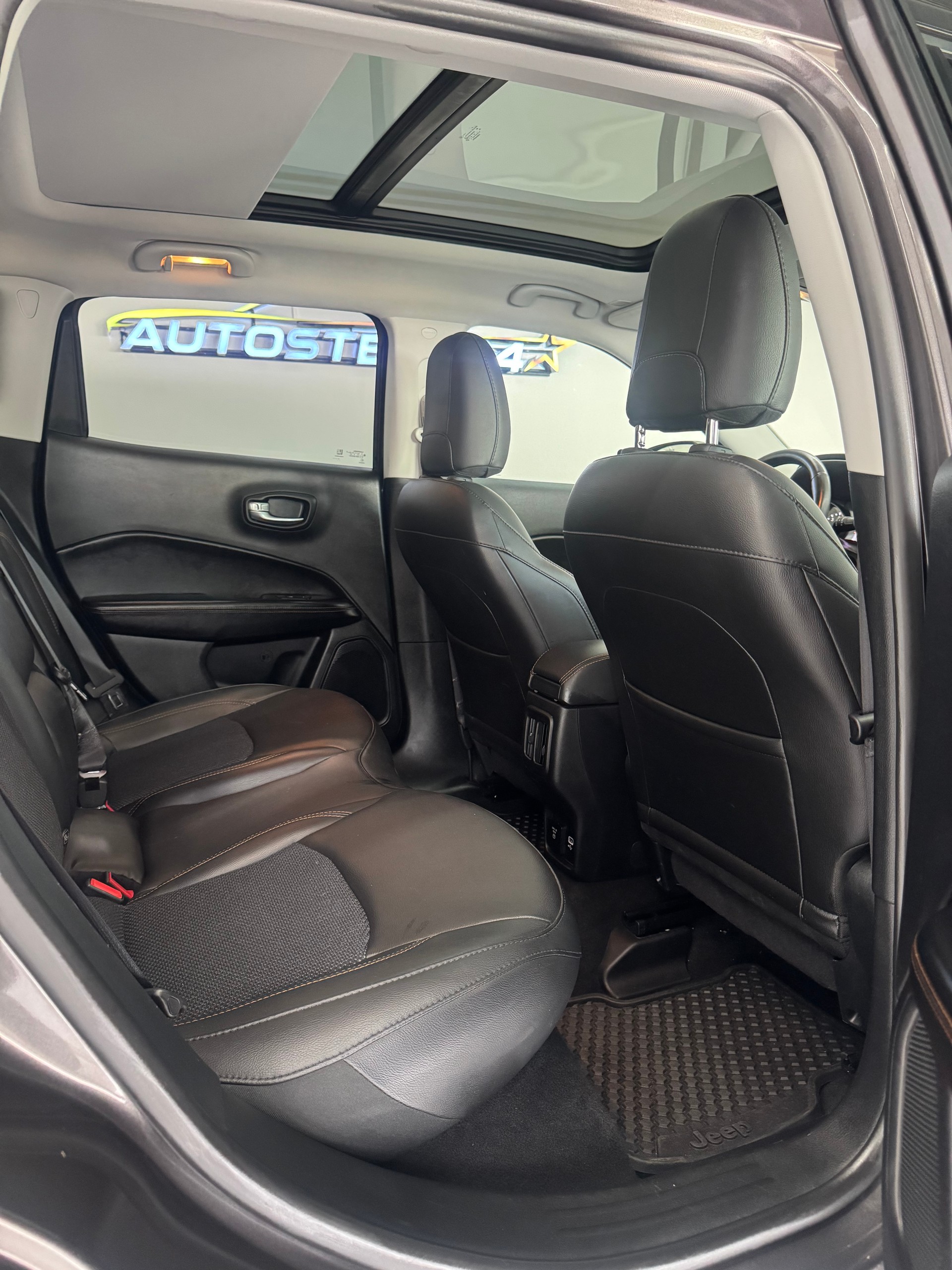 JEEP Compass 1.4 Turbo Limited AWD 9ATX*CH-Fahrzeug*Panoramadach*AHK*-image-12