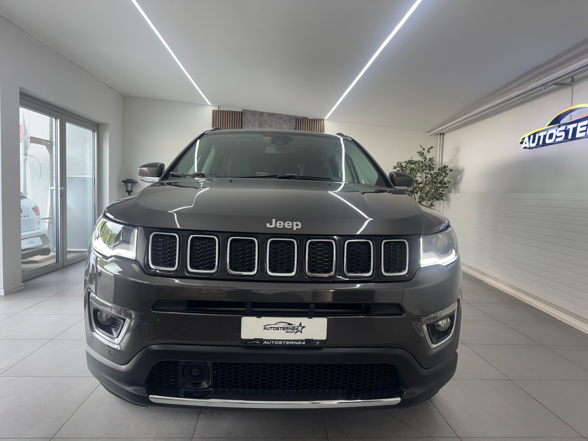 JEEP Compass 1.4 Turbo Limited AWD 9ATX*CH-Fahrzeug*Panoramadach*AHK*-showroom-element-2