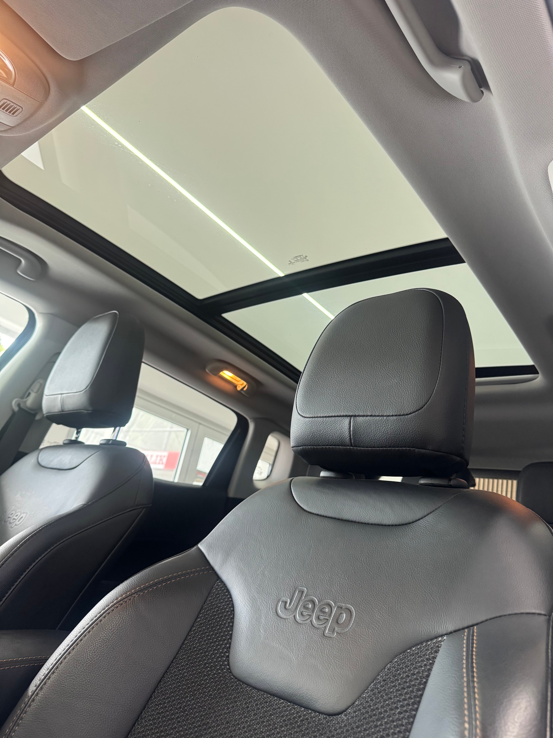 JEEP Compass 1.4 Turbo Limited AWD 9ATX*CH-Fahrzeug*Panoramadach*AHK*-image-21