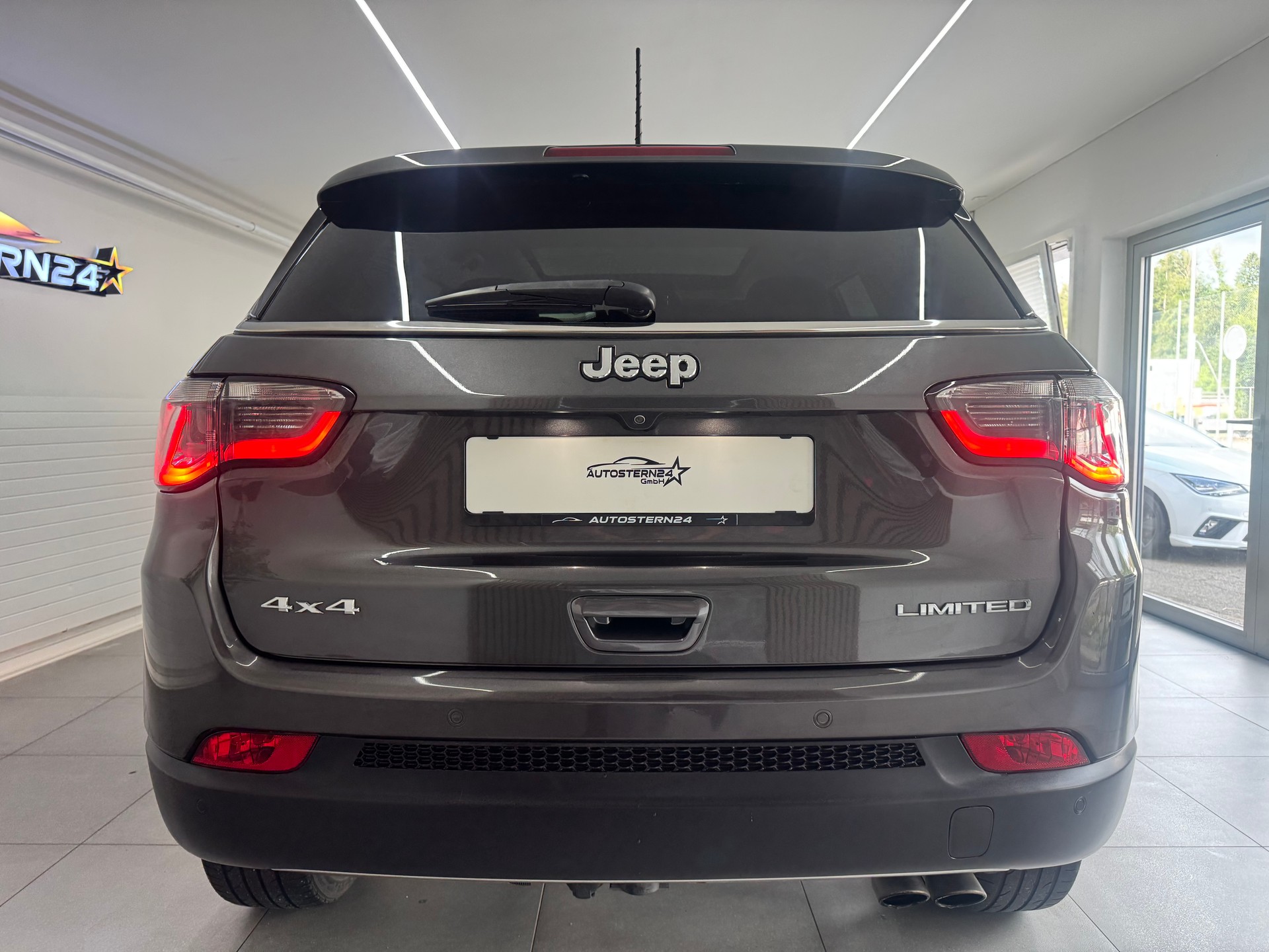 JEEP Compass 1.4 Turbo Limited AWD 9ATX*CH-Fahrzeug*Panoramadach*AHK*-showroom-element-3
