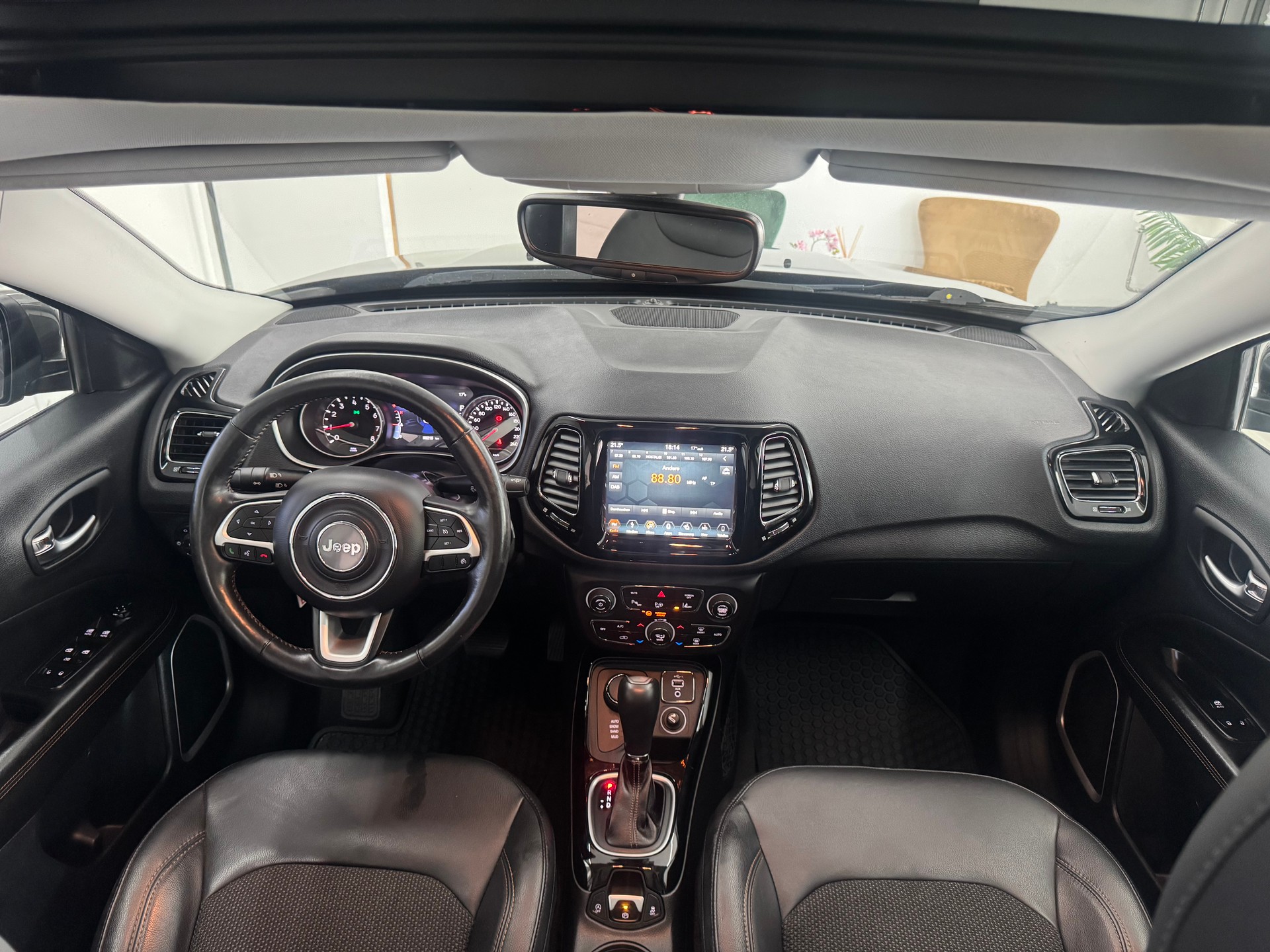 JEEP Compass 1.4 Turbo Limited AWD 9ATX*CH-Fahrzeug*Panoramadach*AHK*-image-8